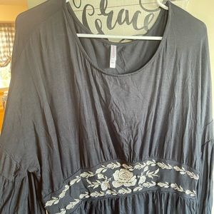 Xhilaration XXL Gray Blouse With Floral Detail